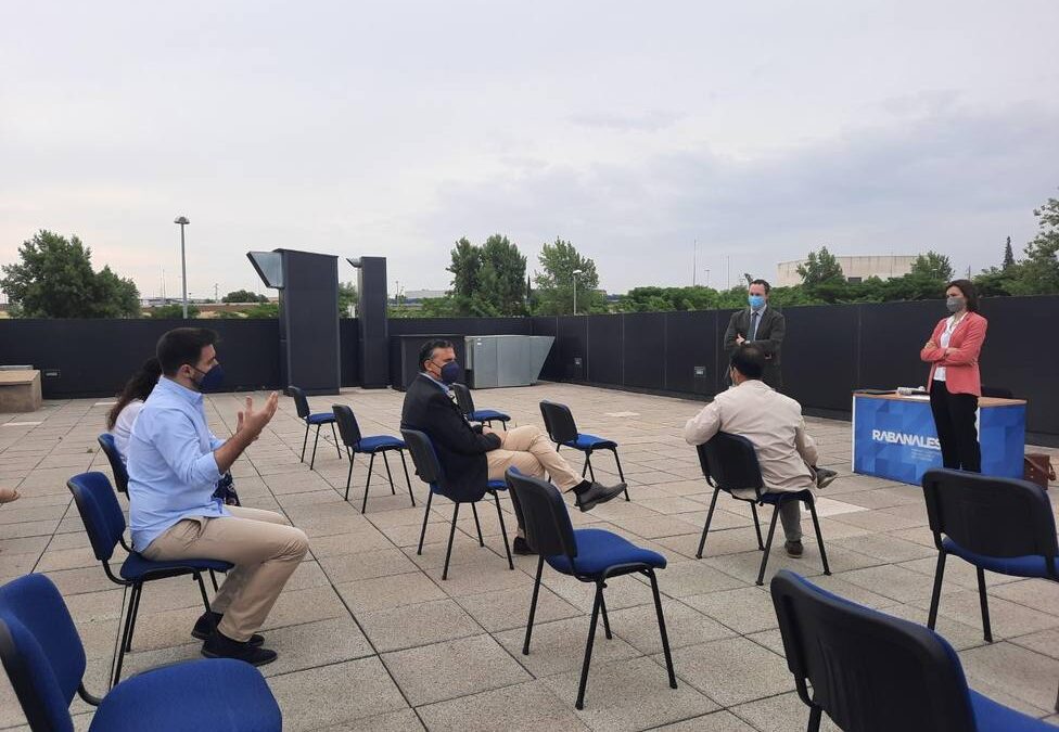 El delegado de Agricultura visita a las empresas agroindustriales de Rabanales 21