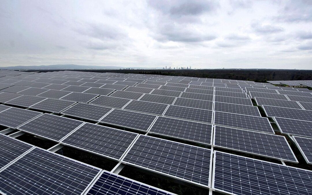 La potencia de las renovables se duplica en diez años